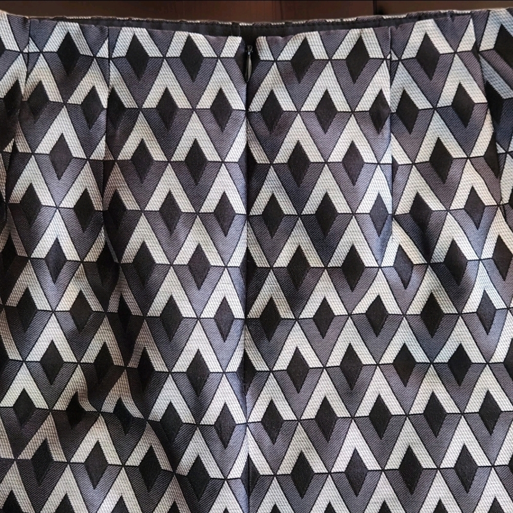 Carlisle Geometric Jacquard Skirt Suit Set Jacket & Pencil Skirt Black Silver 8 - Picture 14 of 16
